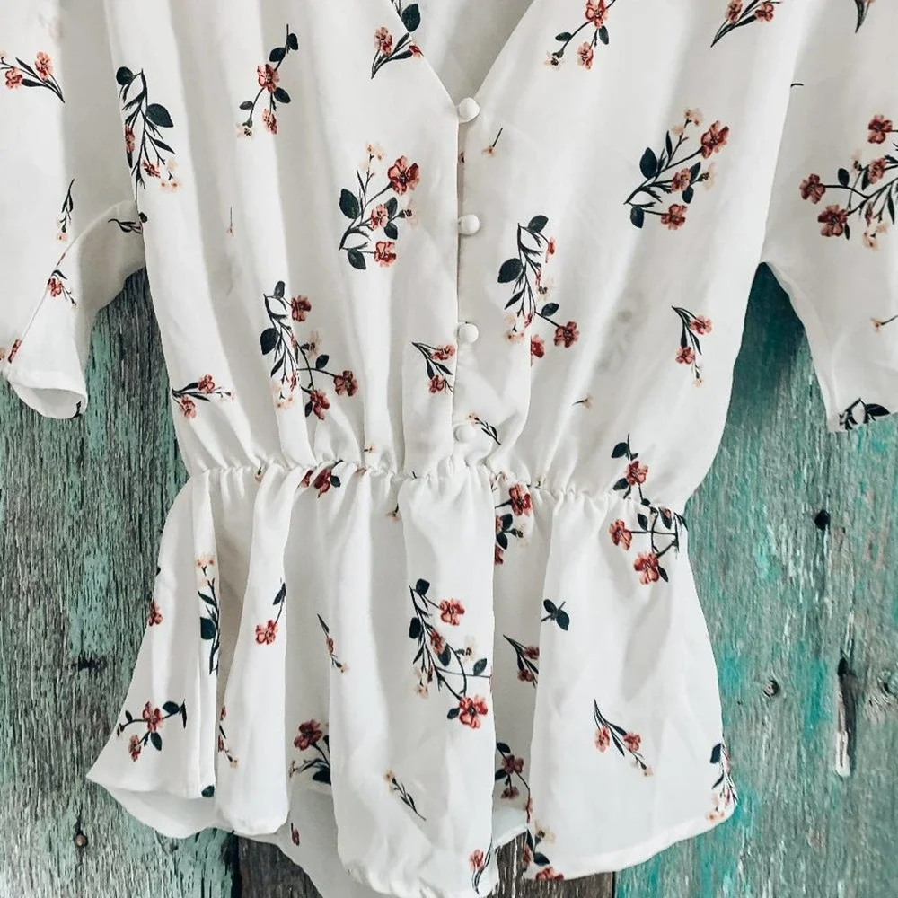 Sienna Sky Floral Button Peplum Blouse White Small - Picture 4 of 5